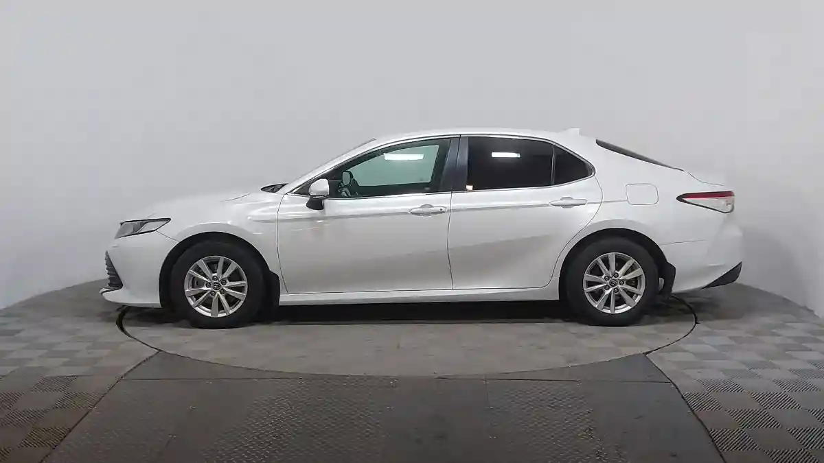 Toyota Camry 2020 года за 12 990 000 тг. в Астана
