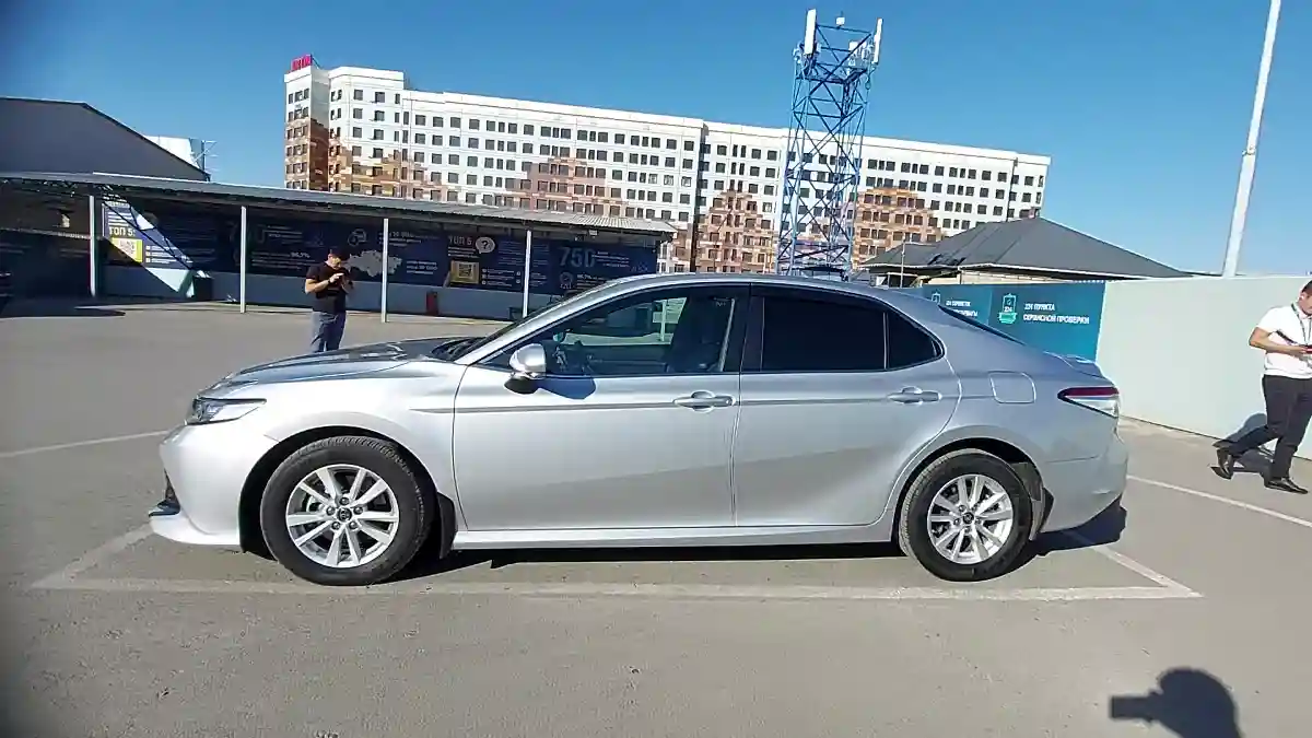 Toyota Camry 2018 года за 14 000 000 тг. в Шымкент