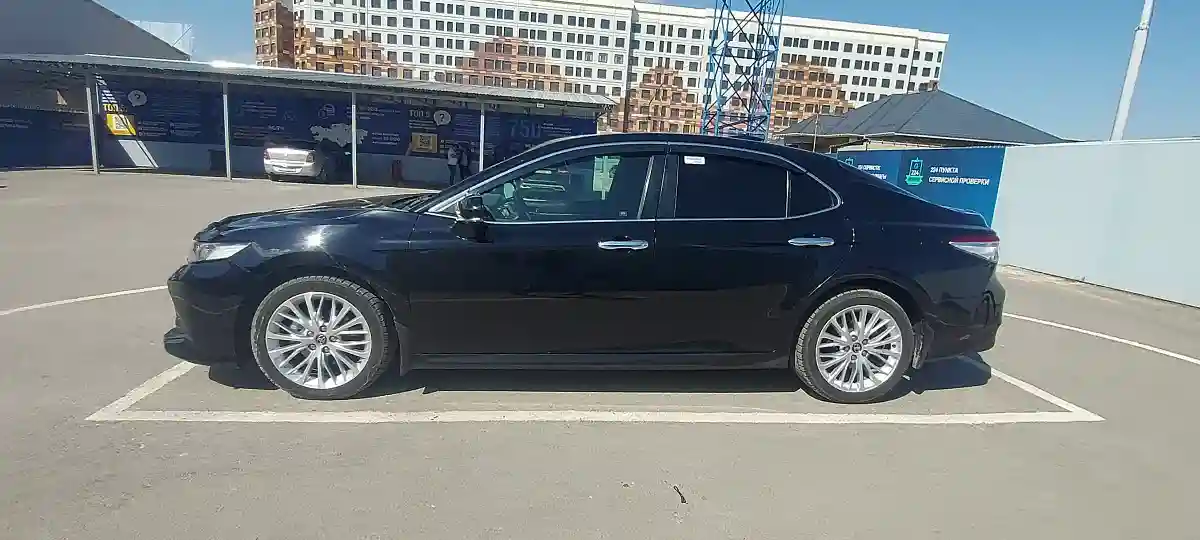 Toyota Camry 2019 года за 13 890 000 тг. в Шымкент