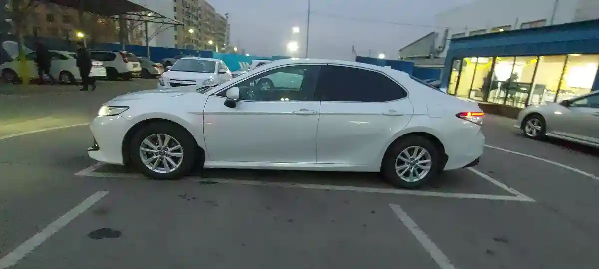 Toyota Camry 2020 года за 12 500 000 тг. в Алматы