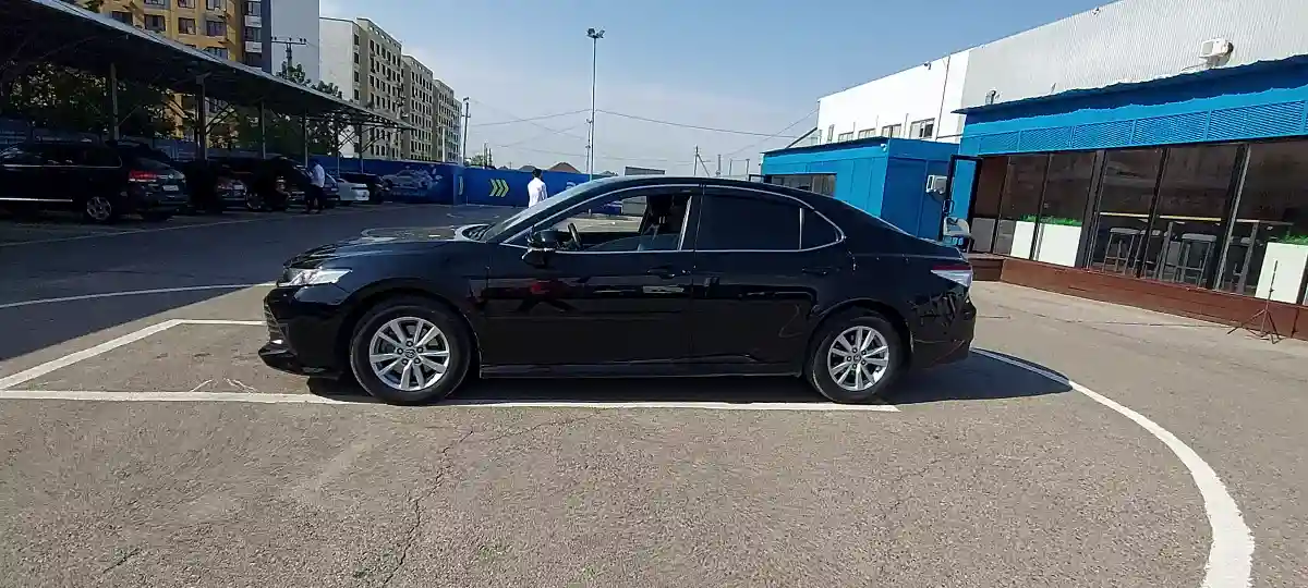 Toyota Camry 2020 года за 13 000 000 тг. в Алматы