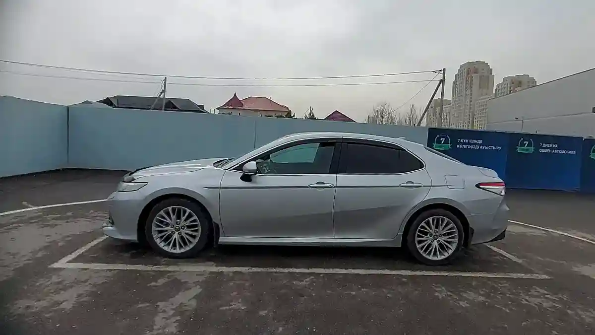 Toyota Camry 2018 года за 12 000 000 тг. в Шымкент