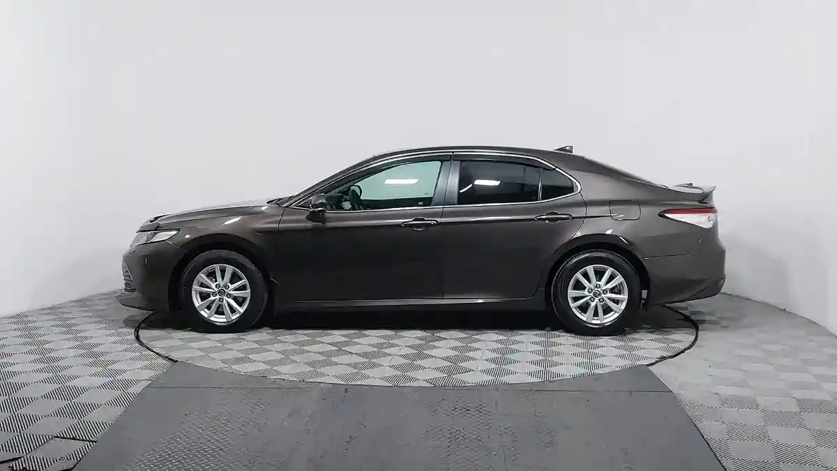 Toyota Camry 2019 года за 12 990 000 тг. в Астана