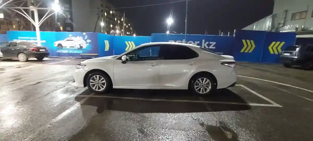 Toyota Camry 2019 года за 12 000 000 тг. в Алматы