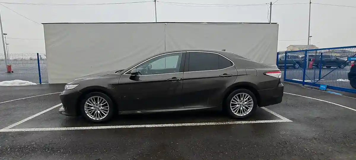 Toyota Camry 2018 года за 9 990 000 тг. в Алматы