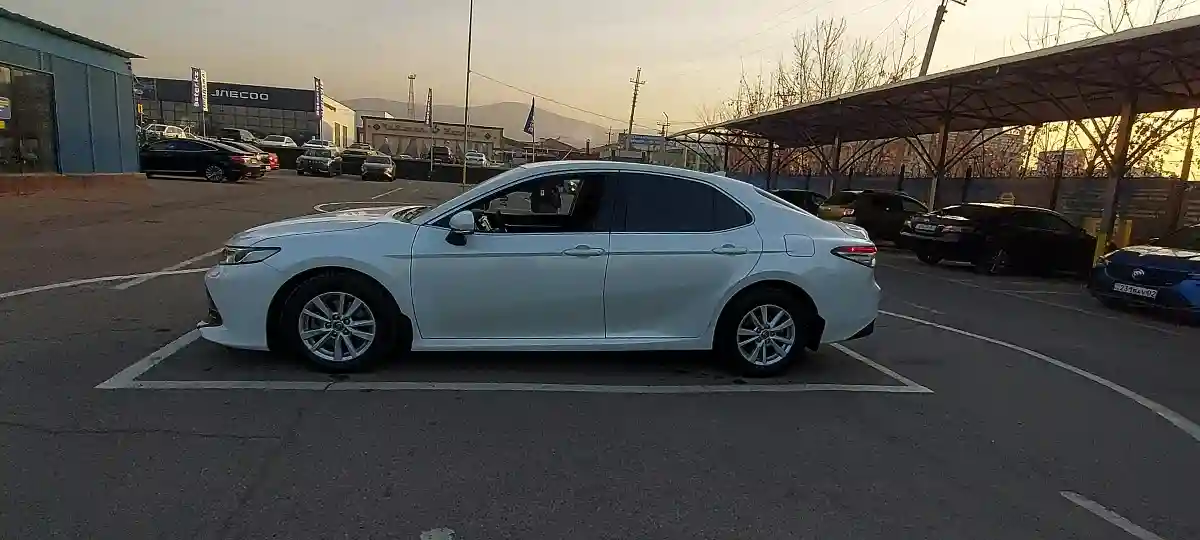 Toyota Camry 2019 года за 14 000 000 тг. в Алматы