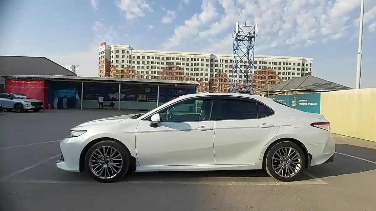 Toyota Camry 2020 года за 14 200 000 тг. в Шымкент
