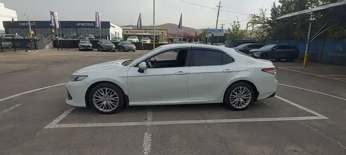 Toyota Camry 2020 года за 14 700 000 тг. в Алматы