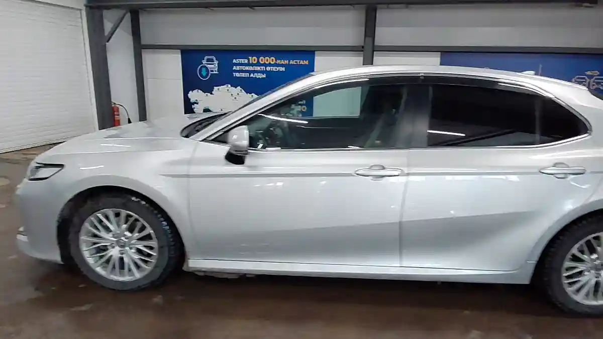 Toyota Camry 2018 года за 12 900 000 тг. в Астана