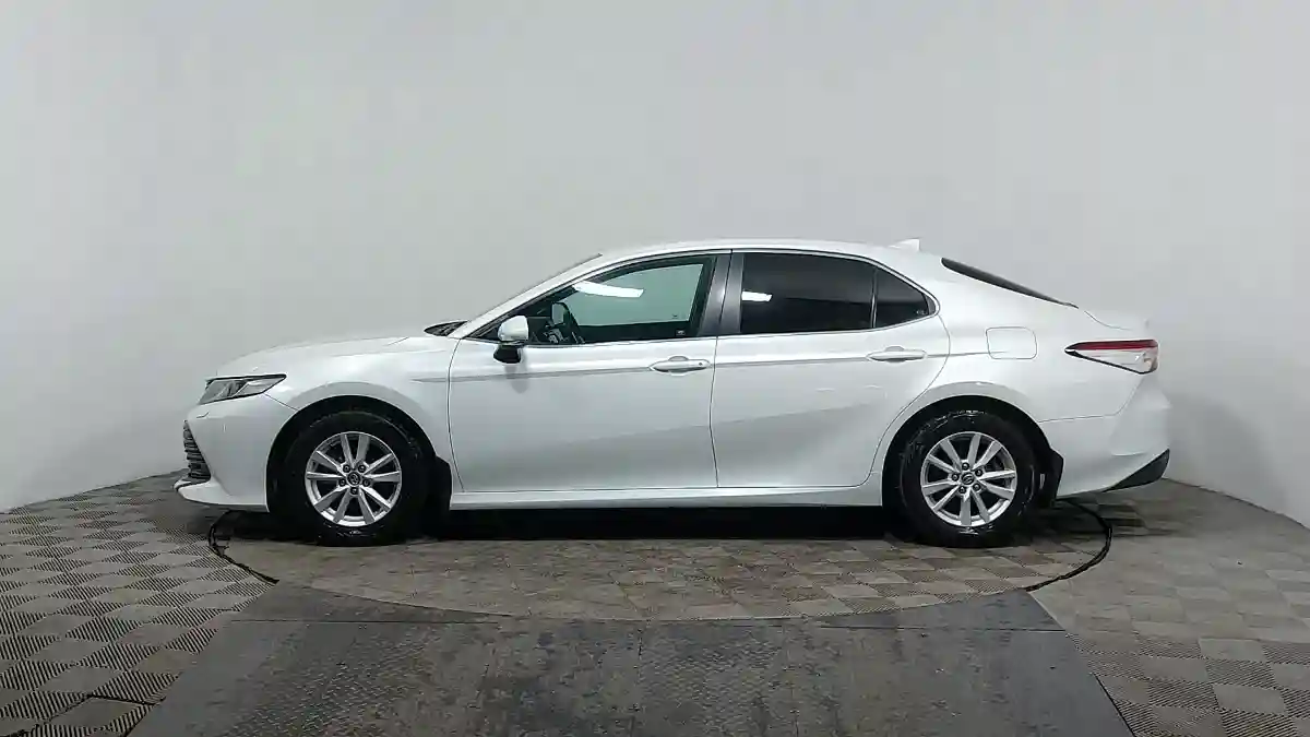 Toyota Camry 2018 года за 12 490 000 тг. в Астана