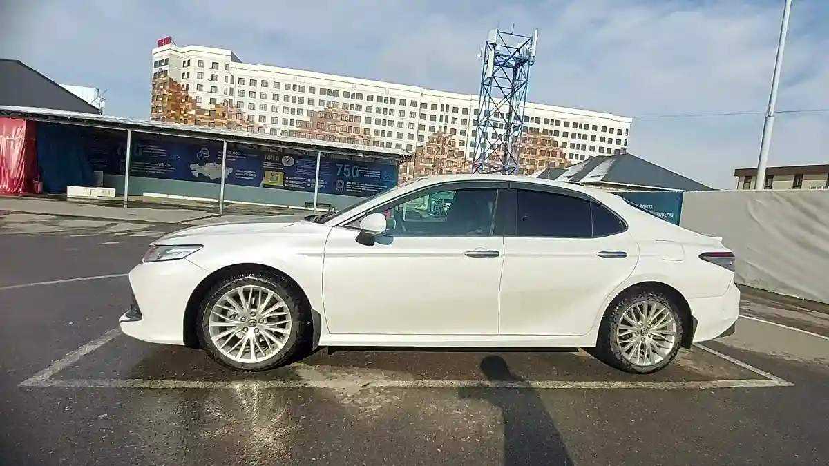 Toyota Camry 2019 года за 11 500 000 тг. в Шымкент