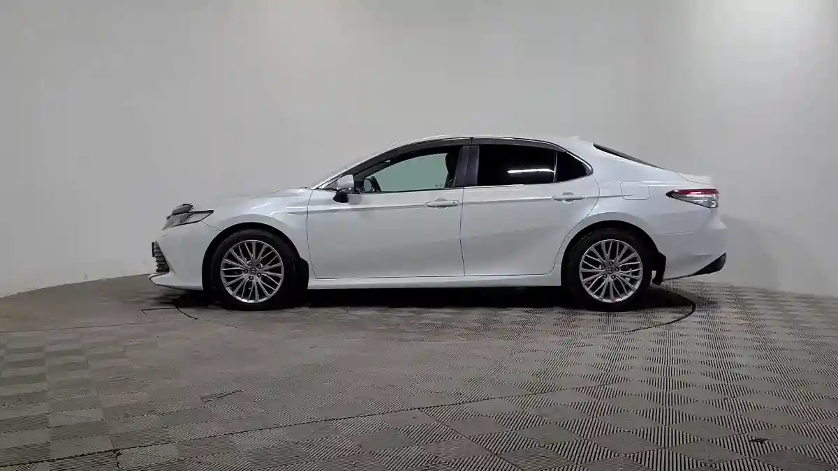 Toyota Camry 2020 года за 13 250 000 тг. в Алматы