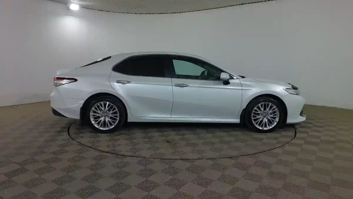 Toyota Camry 2021 года за 14 990 000 тг. в Шымкент