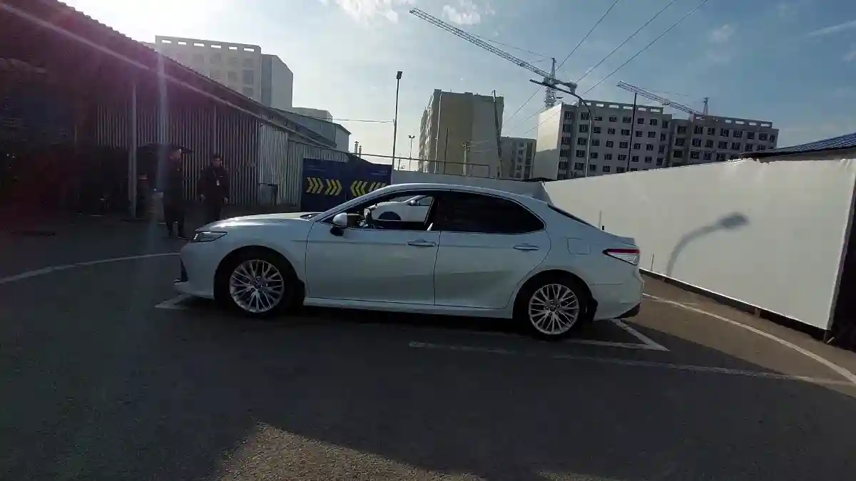 Toyota Camry 2018 года за 14 500 000 тг. в Астана