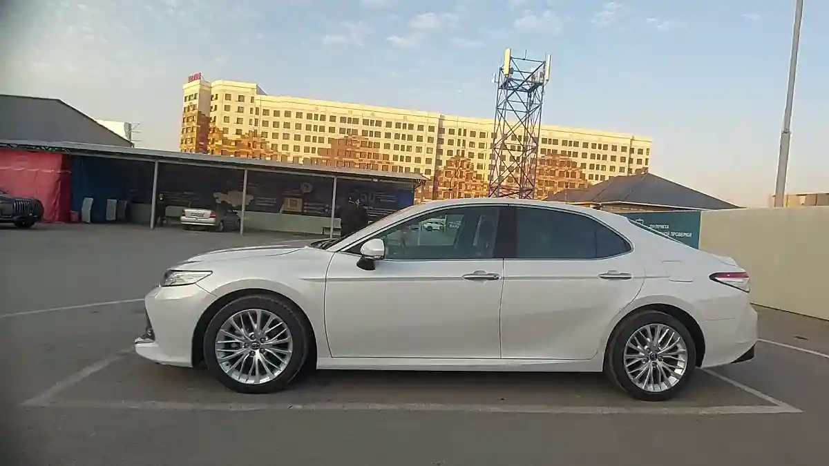 Toyota Camry 2018 года за 15 000 000 тг. в Шымкент