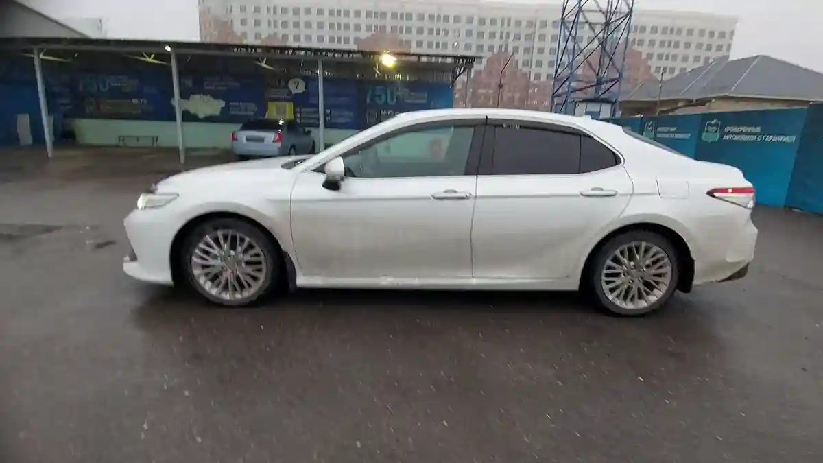 Toyota Camry 2021 года за 17 500 000 тг. в Шымкент