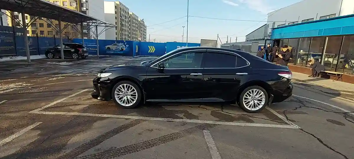 Toyota Camry 2018 года за 13 500 000 тг. в Алматы