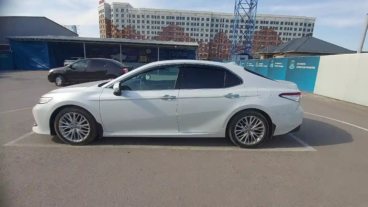Toyota Camry 2019 года за 15 000 000 тг. в Шымкент