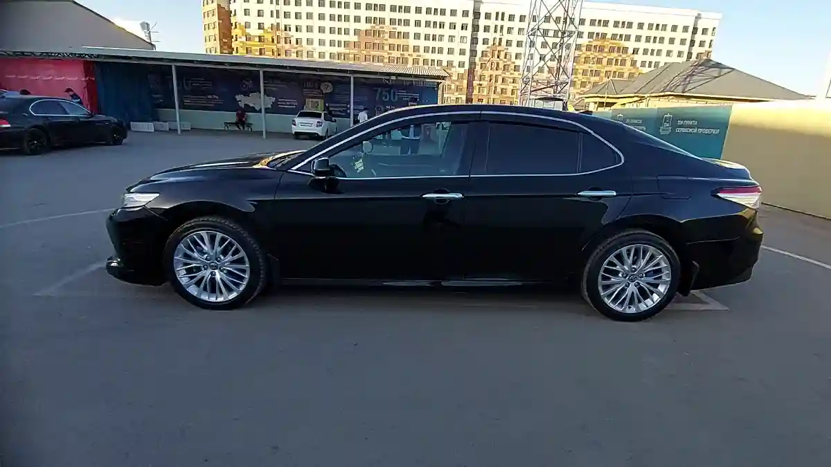 Toyota Camry 2019 года за 14 400 000 тг. в Шымкент