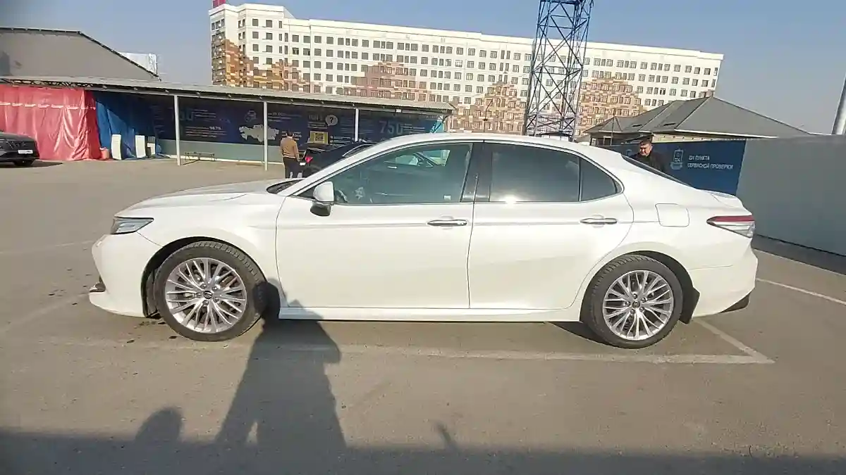 Toyota Camry 2018 года за 14 500 000 тг. в Шымкент