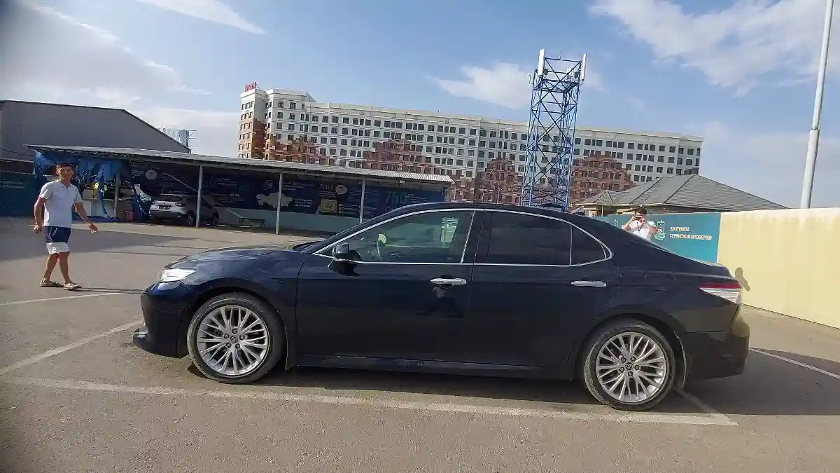 Toyota Camry 2020 года за 14 000 000 тг. в Шымкент