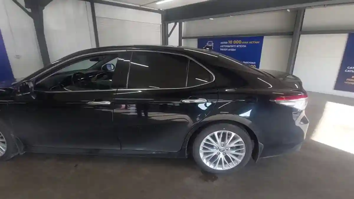 Toyota Camry 2020 года за 18 000 000 тг. в Астана