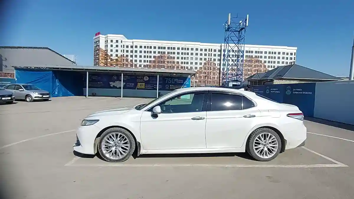 Toyota Camry 2018 года за 15 500 000 тг. в Шымкент