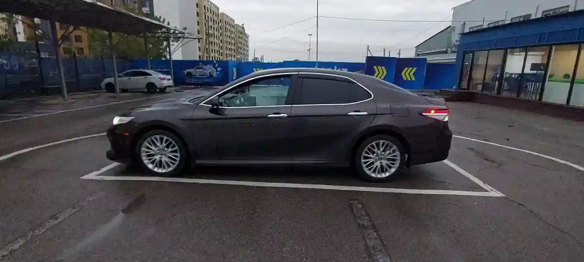 Toyota Camry 2018 года за 14 500 000 тг. в Алматы