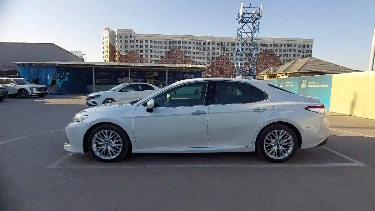 Toyota Camry 2018 года за 13 800 000 тг. в Шымкент