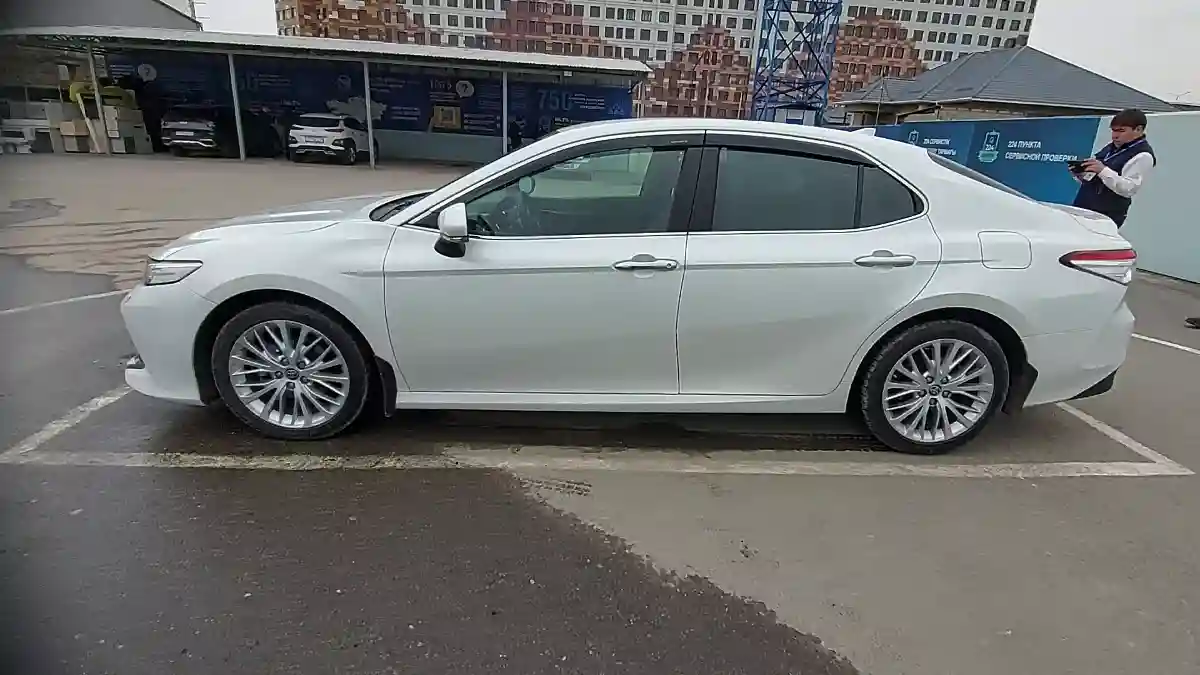 Toyota Camry 2020 года за 14 500 000 тг. в Шымкент