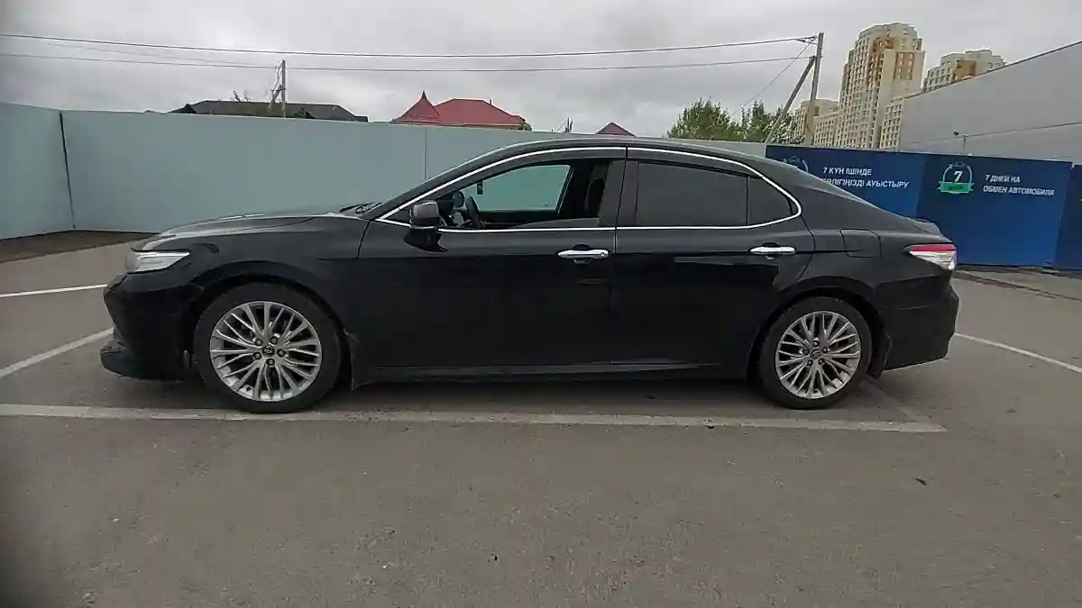 Toyota Camry 2018 года за 14 200 000 тг. в Шымкент