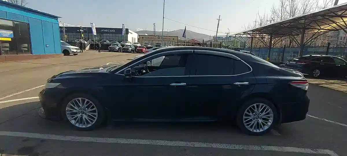 Toyota Camry 2018 года за 12 000 000 тг. в Алматы