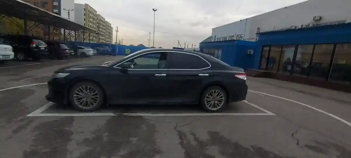 Toyota Camry 2019 года за 13 800 000 тг. в Алматы