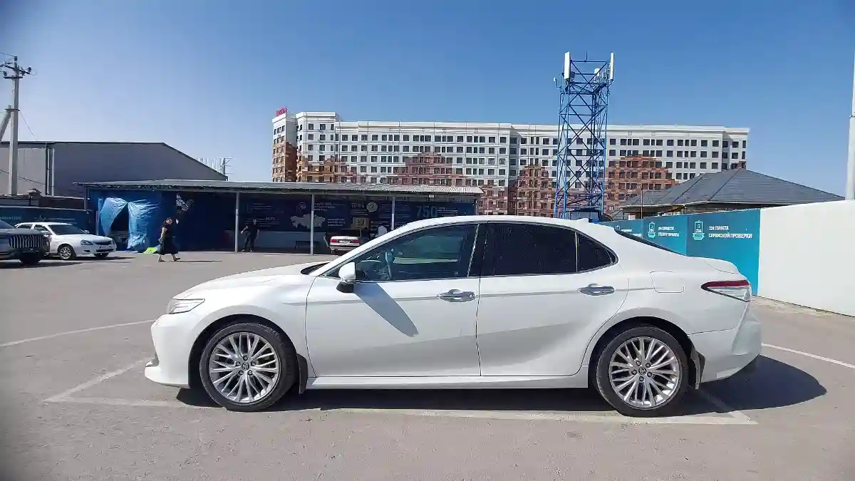Toyota Camry 2020 года за 16 000 000 тг. в Шымкент