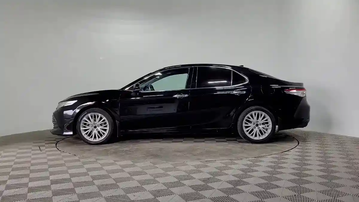 Toyota Camry 2018 года за 13 790 000 тг. в Алматы