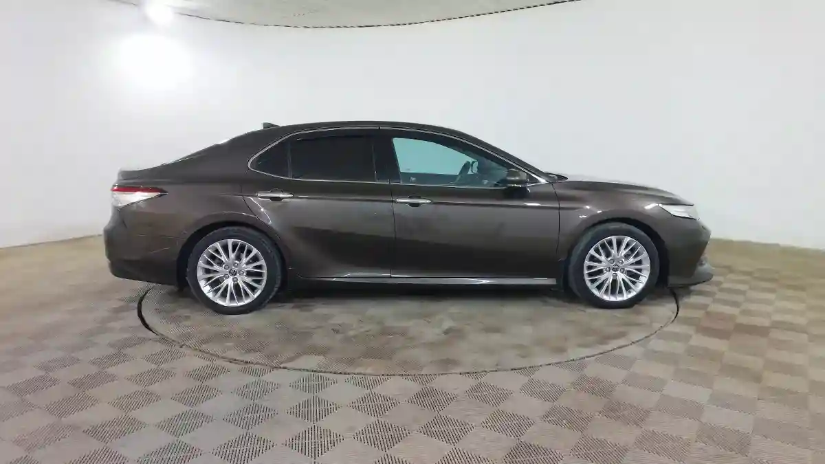 Toyota Camry 2018 года за 13 790 000 тг. в Шымкент