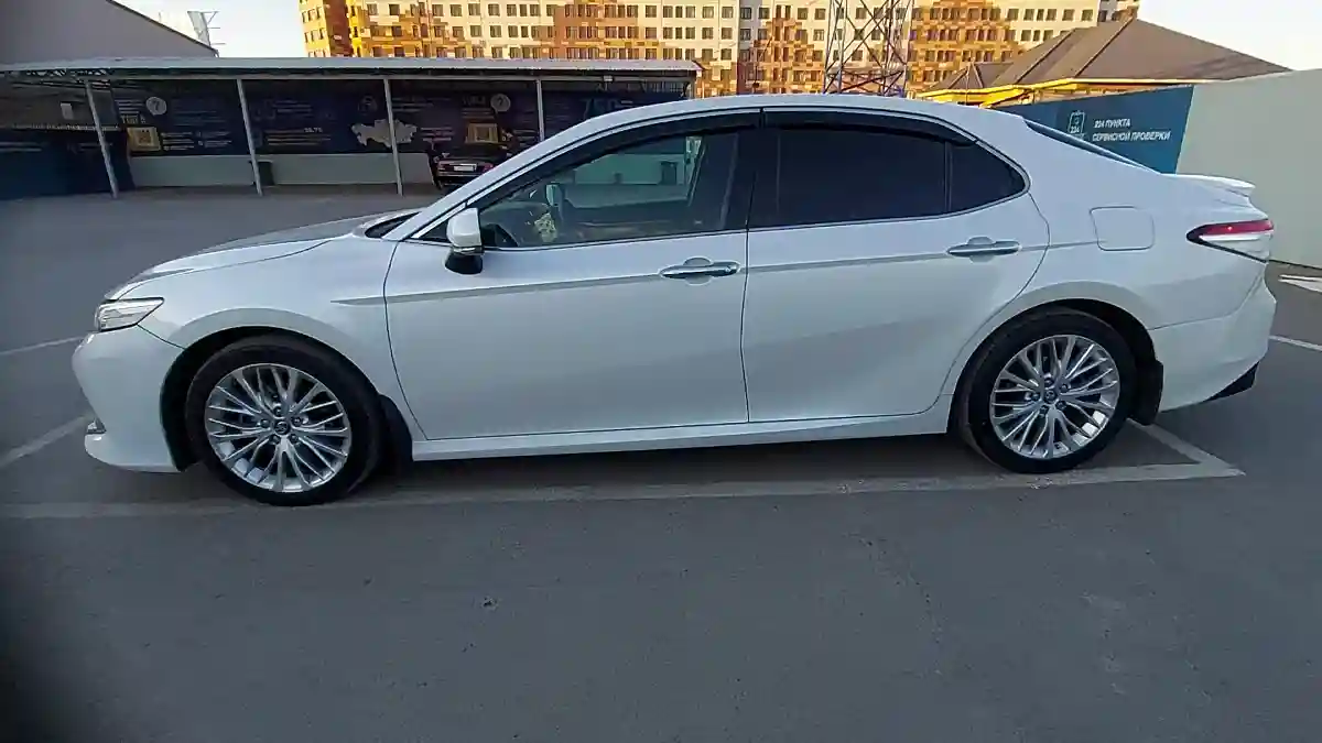 Toyota Camry 2018 года за 17 000 000 тг. в Шымкент