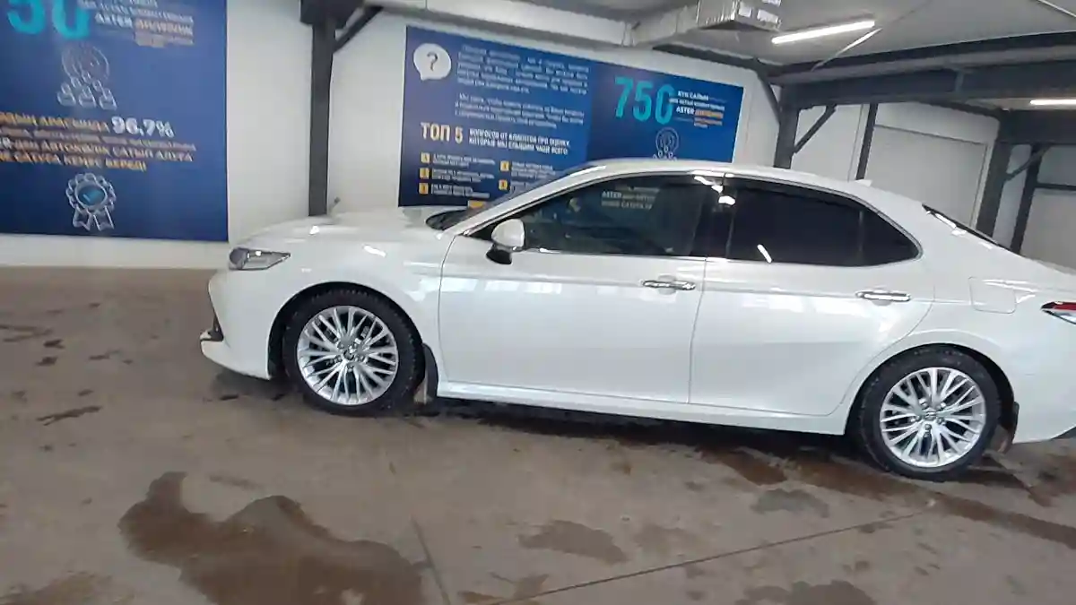 Toyota Camry 2021 года за 15 000 000 тг. в Астана
