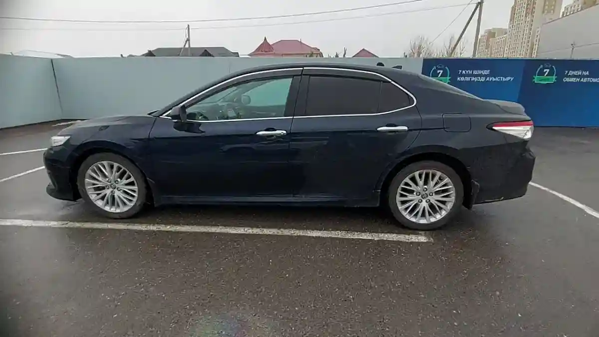 Toyota Camry 2018 года за 13 500 000 тг. в Шымкент