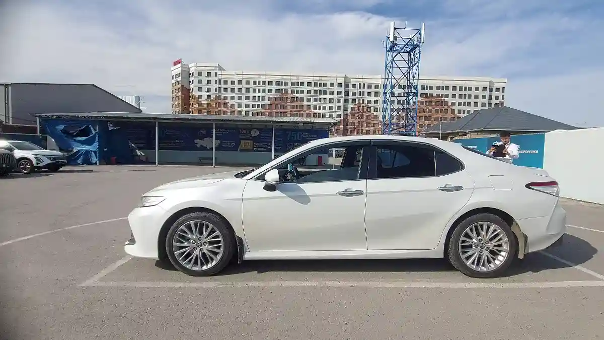 Toyota Camry 2020 года за 14 100 000 тг. в Шымкент
