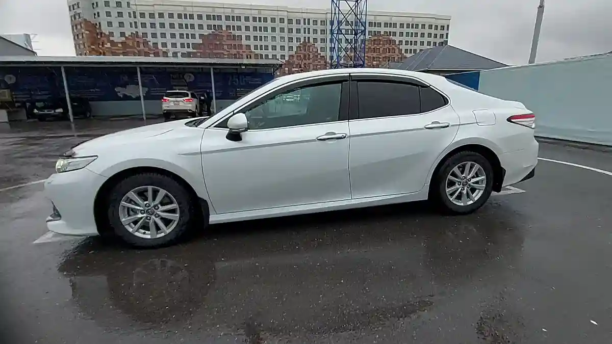 Toyota Camry 2018 года за 14 000 000 тг. в Шымкент