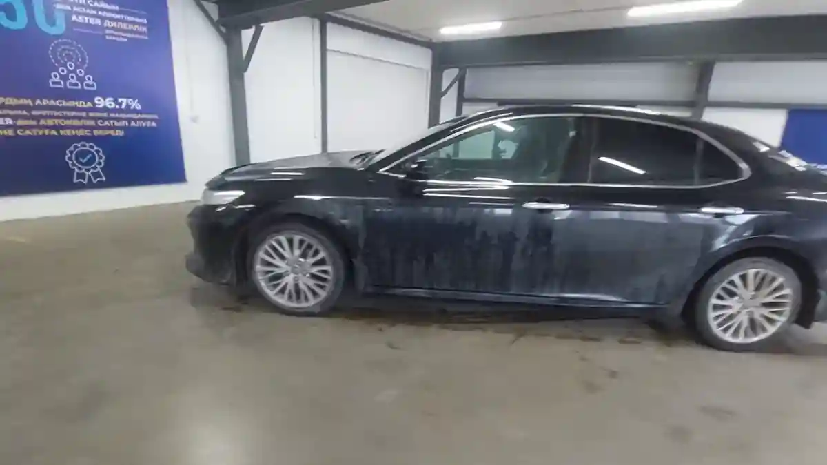 Toyota Camry 2019 года за 14 000 000 тг. в Астана