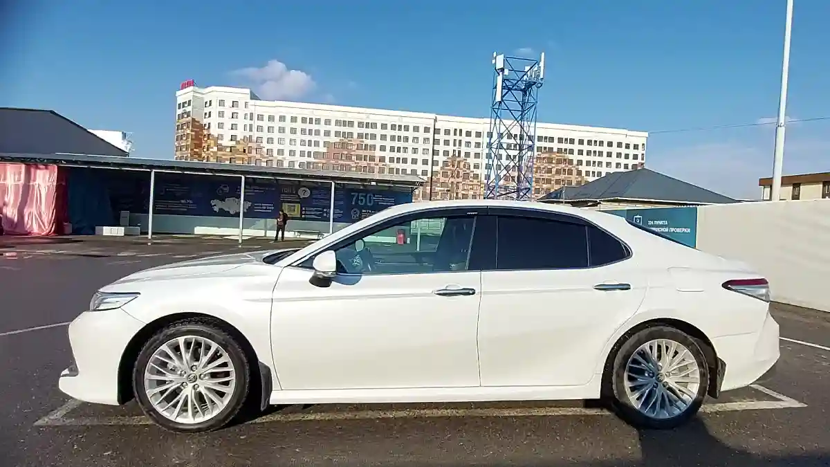 Toyota Camry 2019 года за 15 000 000 тг. в Шымкент