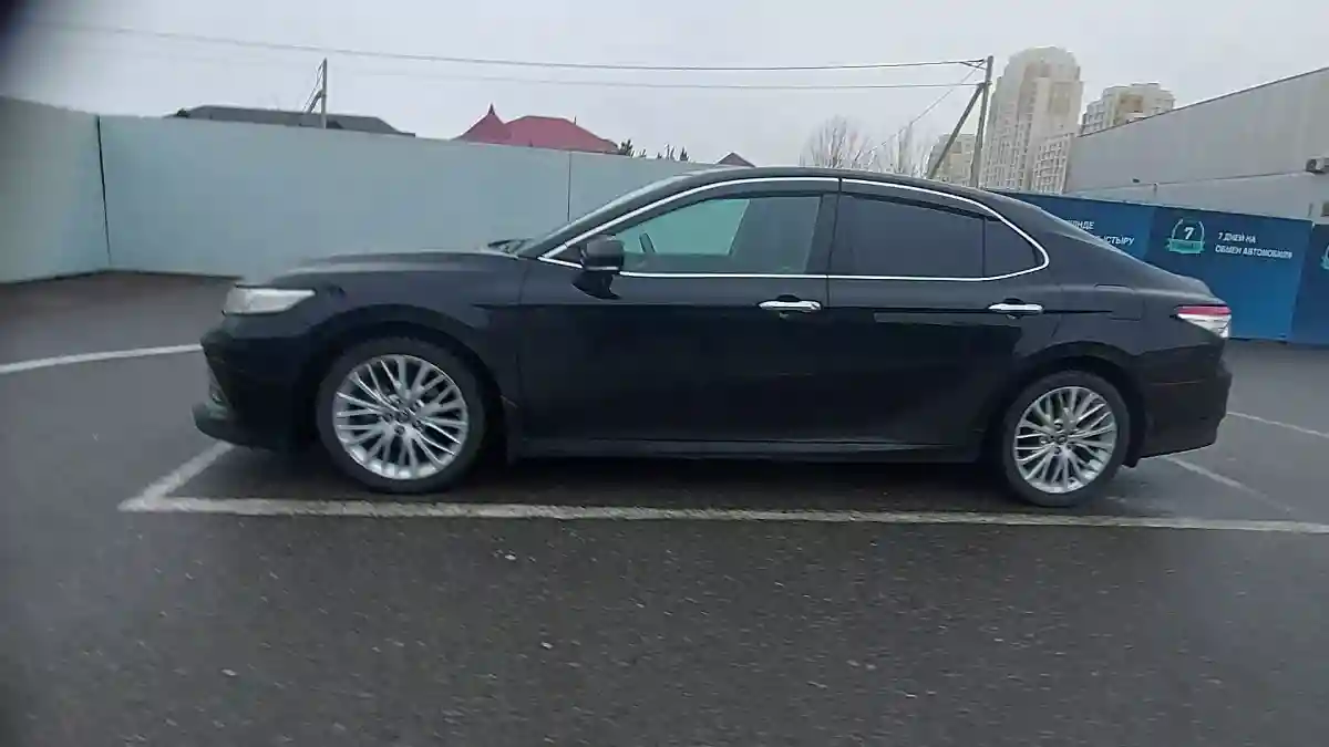 Toyota Camry 2019 года за 14 300 000 тг. в Шымкент