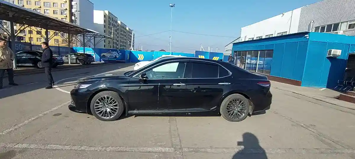 Toyota Camry 2019 года за 15 000 000 тг. в Алматы