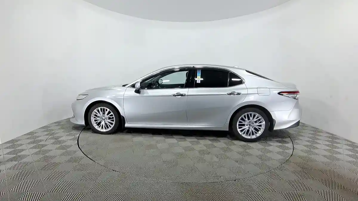 Toyota Camry 2018 года за 15 490 000 тг. в Астана
