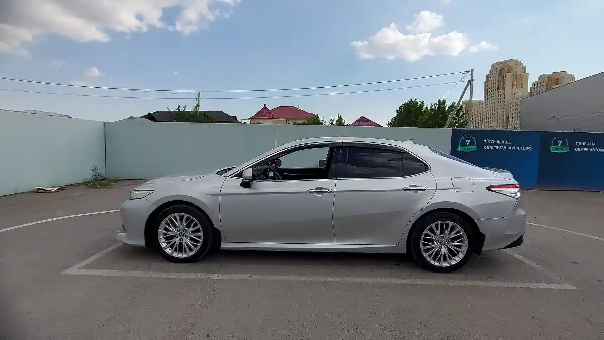 Toyota Camry 2018 года за 14 000 000 тг. в Шымкент