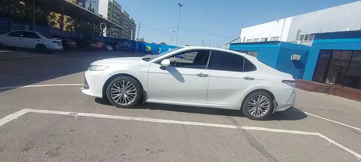 Toyota Camry 2019 года за 13 200 000 тг. в Алматы