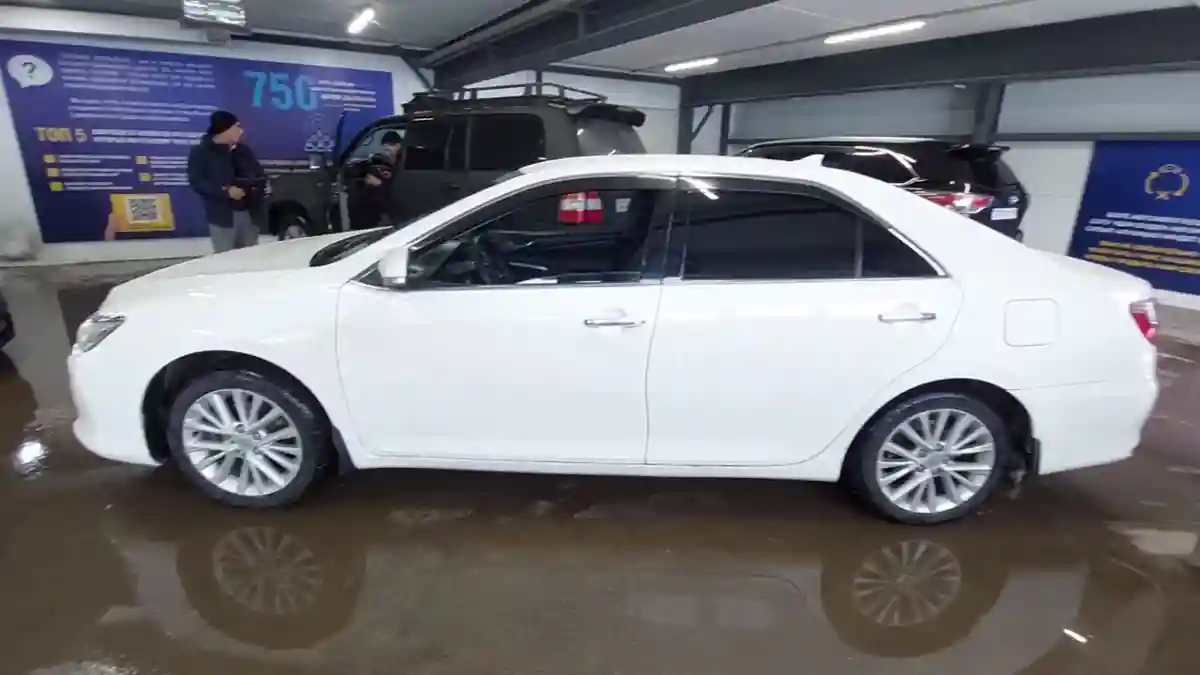 Toyota Camry 2014 года за 10 500 000 тг. в Астана