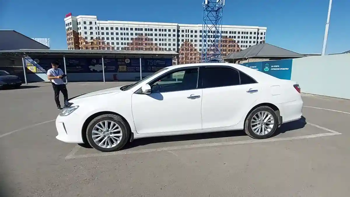 Toyota Camry 2015 года за 11 500 000 тг. в Шымкент